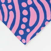 Abstraktes Muster 110523 - Rosa und Navy Blau Fleecedecke (Ecke)