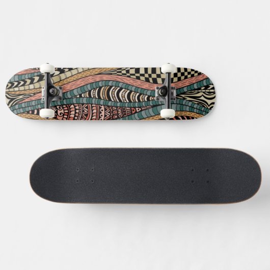 Abstraktes Muster in der ethnischen Art Skateboard (Horizontal)