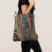 Abstraktes Muster in der ethnischen Art Tasche (Von Nahem)