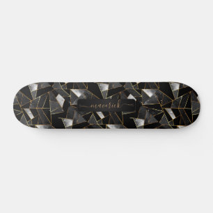 Abstraktes Muster in Grau, Schwarz und Gold Skateboard