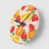 Abstraktes Muster mit Erdbeeren Runde Wanduhr (Winkel)