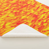 Abstraktes Muster Orange Red Gelb Sherpadecke (3/4)
