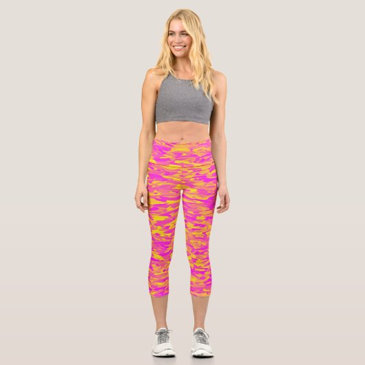 Abstraktes Muster Rosa Gelborange Capri Leggings (Vorderseite)