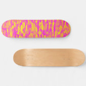 Abstraktes Muster Rosa Gelborange Skateboard (Horizontal)