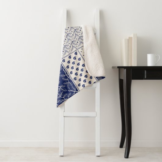 Abstraktes, nahtlos zartes Patchwork-Muster, dunke Sherpadecke (Beispiel)