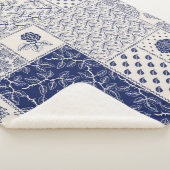 Abstraktes, nahtlos zartes Patchwork-Muster, dunke Sherpadecke (3/4)