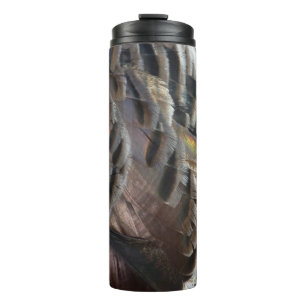 Abstraktes Naturdesign mit Wildtruthahnfedern Thermosbecher