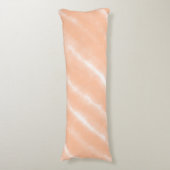 Abstraktes Peach Fuzz Wasserfarben Muster Modernes Seitenschläferkissen (Vorderseite Vertikal)