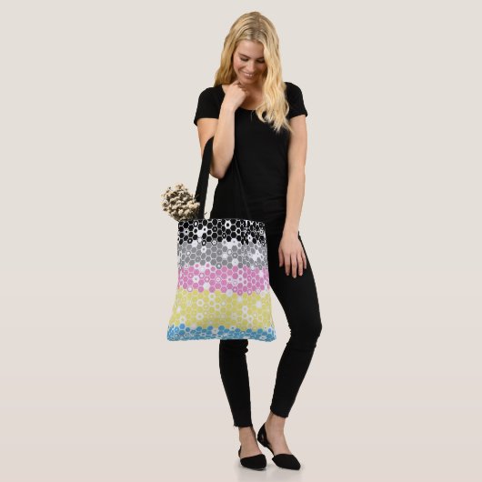 Abstraktes Polygender-Prix-Flag Tasche (Am Model)