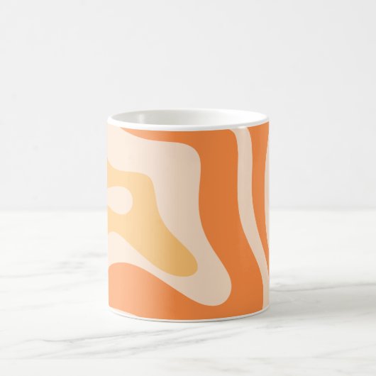 Abstraktes Retro-Flüssig-Muster in weichem Orange Kaffeetasse (Mittel)