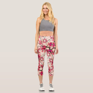 Abstraktes rotes Blumenmuster Nahtloses Muster Capri Leggings