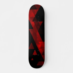 Abstraktes rotes Dreiecksmuster auf schwarzem Desi Skateboard