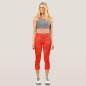 Abstraktes rotes Orangenmuster Capri Leggings (Vorderseite)