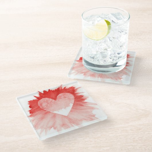 Abstraktes rotes Wasserfarbe-Spritzer-Herz-Unterle Glasuntersetzer (Schrägansicht)