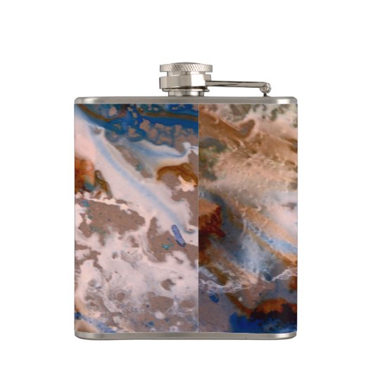 Abstraktes Sandstrandmuster mit Schaumwasser Flachmann (Rückseite)