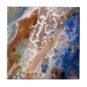 Abstraktes Sandstrandmuster mit Schaumwasser Fliese (Vorderseite)