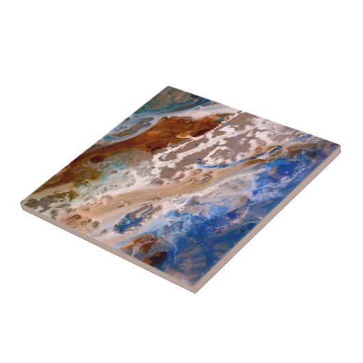 Abstraktes Sandstrandmuster mit Schaumwasser Fliese (Seite)