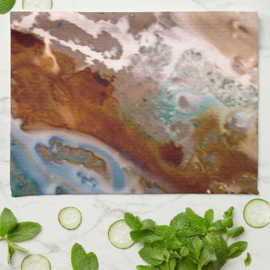 Abstraktes Sandstrandmuster mit Schaumwasser Geschirrtuch (Gefaltet)