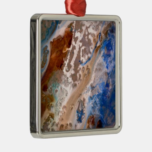 Abstraktes Sandstrandmuster mit Schaumwasser Silbernes Ornament (Rechts)