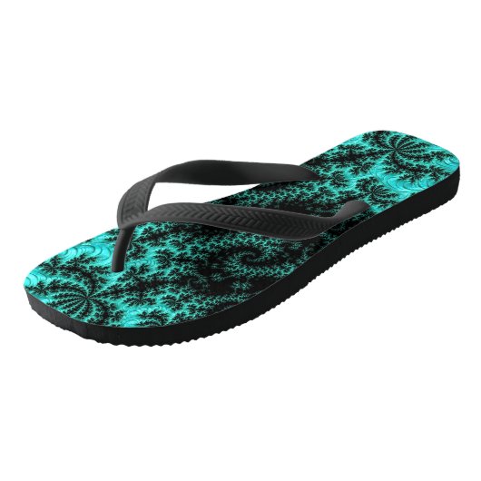 Abstraktes Schwarz-Grün-Fraktal-Muster Badesandalen (Schrägansicht)