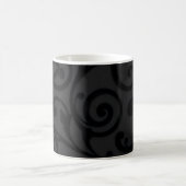 Abstraktes Schwarz-Muster mit eigenem Schwenken Kaffeetasse (Mittel)