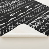 Abstraktes Schwarz-Weiß-Dreiecke-Pfeilmuster Sherpadecke (3/4)