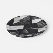 Abstraktes Schwarz-Weiß-Dunkel-Geometrie-Muster Pappteller (Schrägansicht)