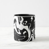 Abstraktes Schwarz-Weiß-Fluid-Muster Tasse (Zentrum)