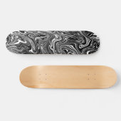 Abstraktes Schwarz-Weiß-Flüssig-Marmor-Muster Skateboard (Horizontal)