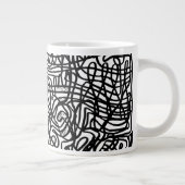 Abstraktes Schwarz-Weiß-Linienmuster Jumbo-Tasse (Rechts)