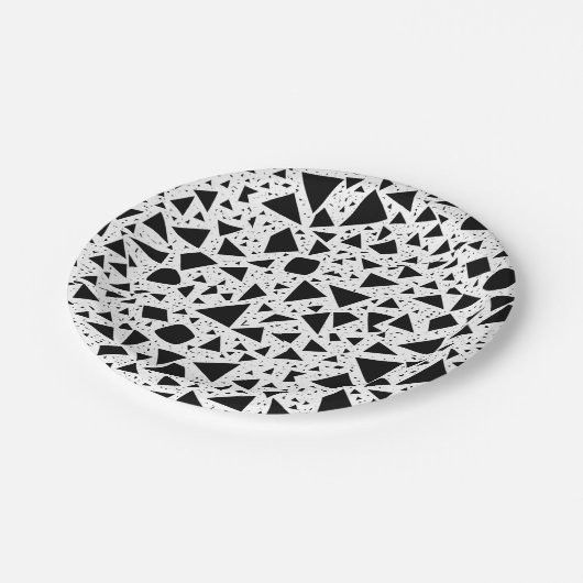 Abstraktes Schwarz-Weiß-Muster Pappteller (Schrägansicht)
