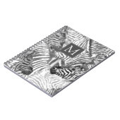 Abstraktes Schwarz-Weiß-Zebra-Kunst-Monogramm Notizblock (Linke Seite)