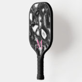 Abstraktes Schwarz-weißes Agating Geode Monogramm Pickleball Schläger (Links)