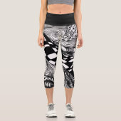 Abstraktes Schwarzweißwinkel Capri Leggings (Vorderseite)