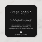 Abstraktes Script in Schwarz und Weiß Quadratische Visitenkarte (Rückseite)