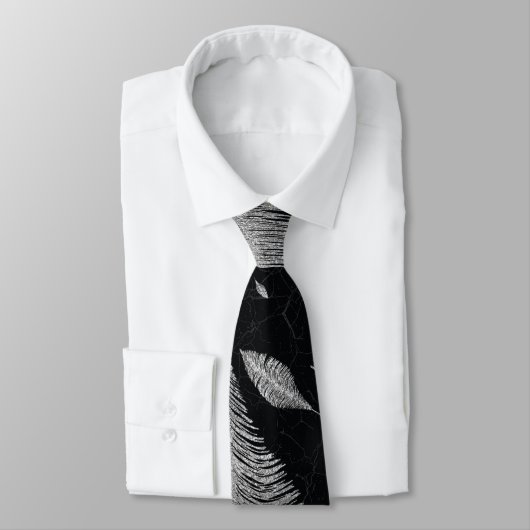 Abstraktes Silber auf schwarzem Federmuster Krawatte (Gebunden)