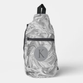 Abstraktes Silver Marble Wirbel Fun Monogramm Crossbody Bag (Vorderseite)