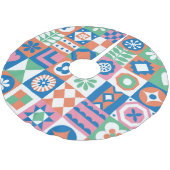 Abstraktes skandinavisches Folkloremuster Polyester Weihnachtsbaumdecke (Schrägansicht)