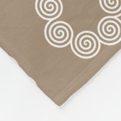 Abstraktes Spiralkreismuster auf Lucky Beige Fleecedecke (Ecke)