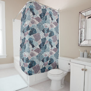 Abstraktes Terrazzo-Design von Blau und Mauve Duschvorhang