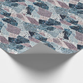 Abstraktes Terrazzo-Design von Blau und Mauve Geschenkpapier (Ecke)