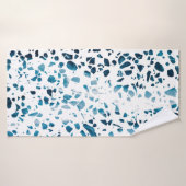 Abstraktes Terrazzo Mosaic Navy & Light Blue Muste Badehandtuch (Badehandtuch)