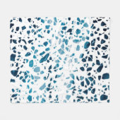 Abstraktes Terrazzo Mosaic Navy & Light Blue Muste Fleecedecke (Vorderseite (Horizontal))