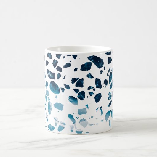 Abstraktes Terrazzo Mosaic Navy & Light Blue Muste Kaffeetasse (Mittel)