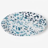 Abstraktes Terrazzo Mosaic Navy & Light Blue Muste Pappteller (Schrägansicht)