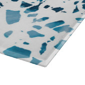 Abstraktes Terrazzo Mosaic Navy & Light Blue Muste Schneidebrett (Ecke)