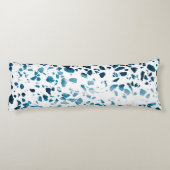 Abstraktes Terrazzo Mosaic Navy & Light Blue Muste Seitenschläferkissen (Rückseite)