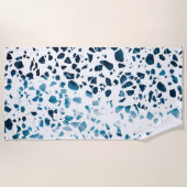 Abstraktes Terrazzo Mosaic Navy & Light Blue Muste Strandtuch (Vorderseite)