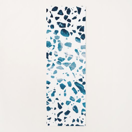 Abstraktes Terrazzo Mosaic Navy & Light Blue Muste Yogamatte (Vorderseite)