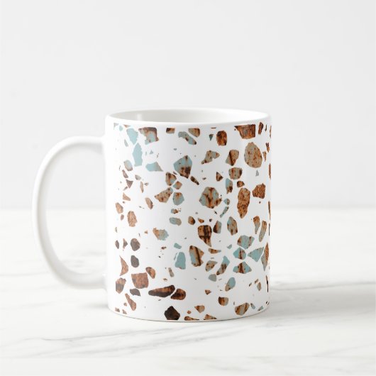 Abstraktes Terrazzo Mosaic Rust Brown & Blue Muste Kaffeetasse (Links)